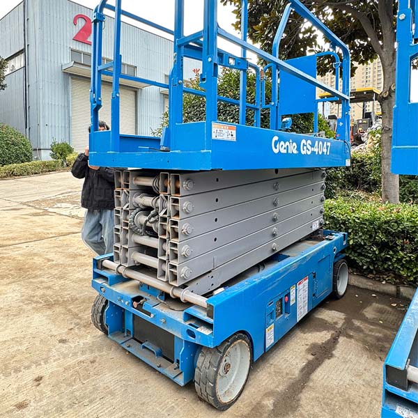 Used Genie GS4047 Scissor lift — product image