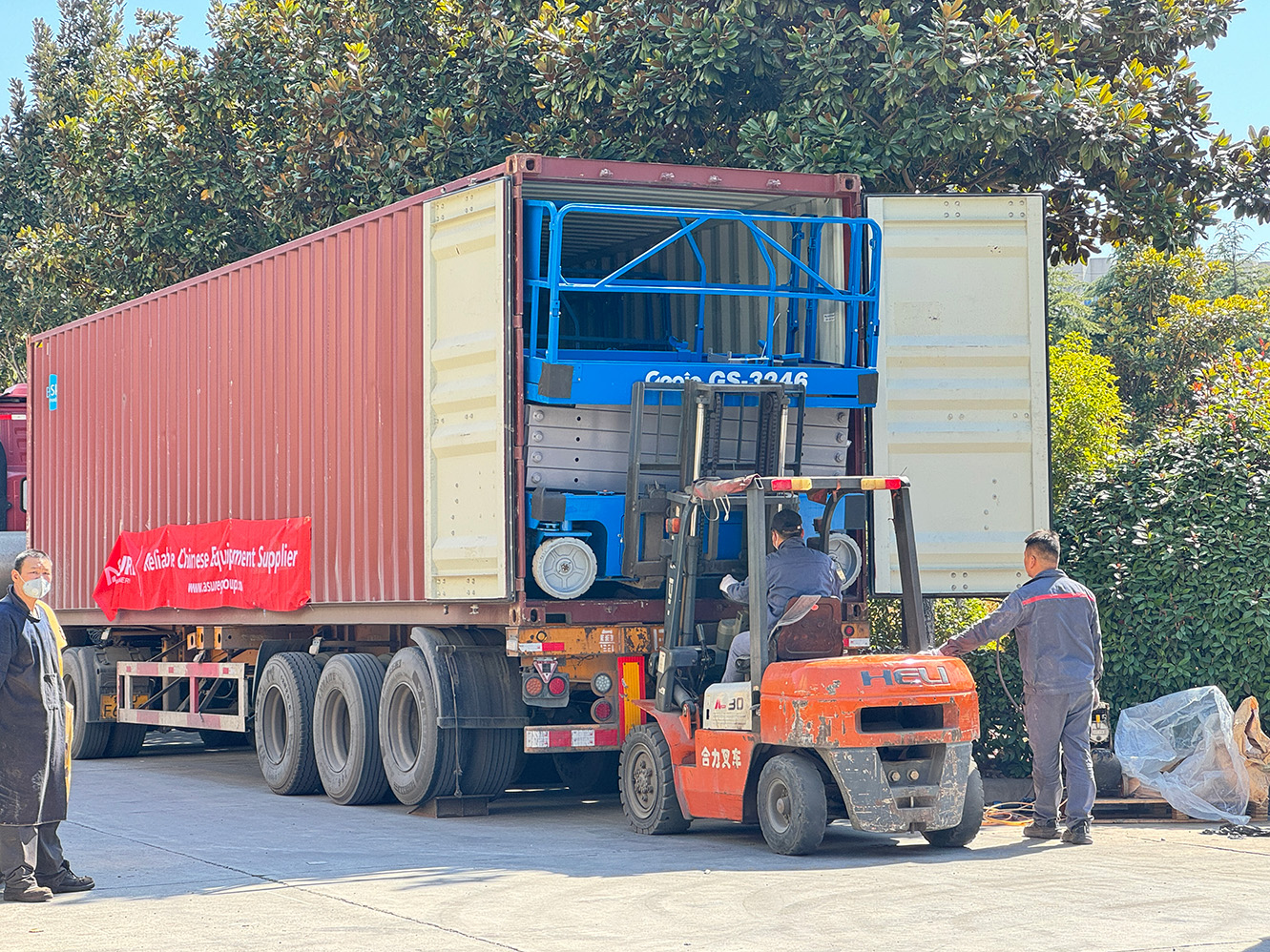Genie GS-3246 Scissor Lift – 12m Working Height, Wide Platform for Safer Operations
