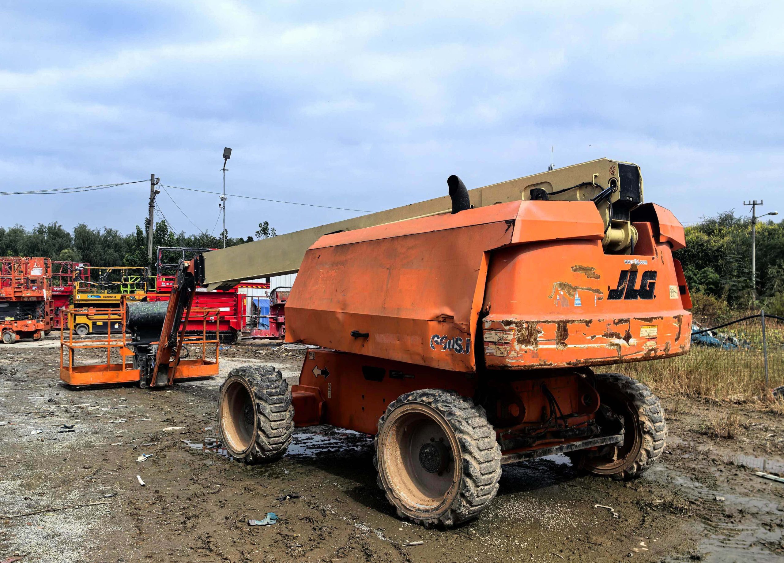 Indian Clients Visit Asure Machinery for JLG 660SJ and 860SJ Boom Lift Inspection