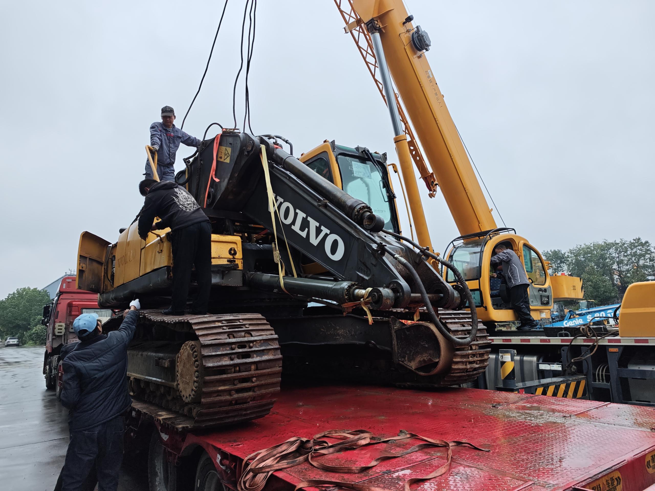 Dump Truck Buying Guide: Capacity, Configuration and What to Check