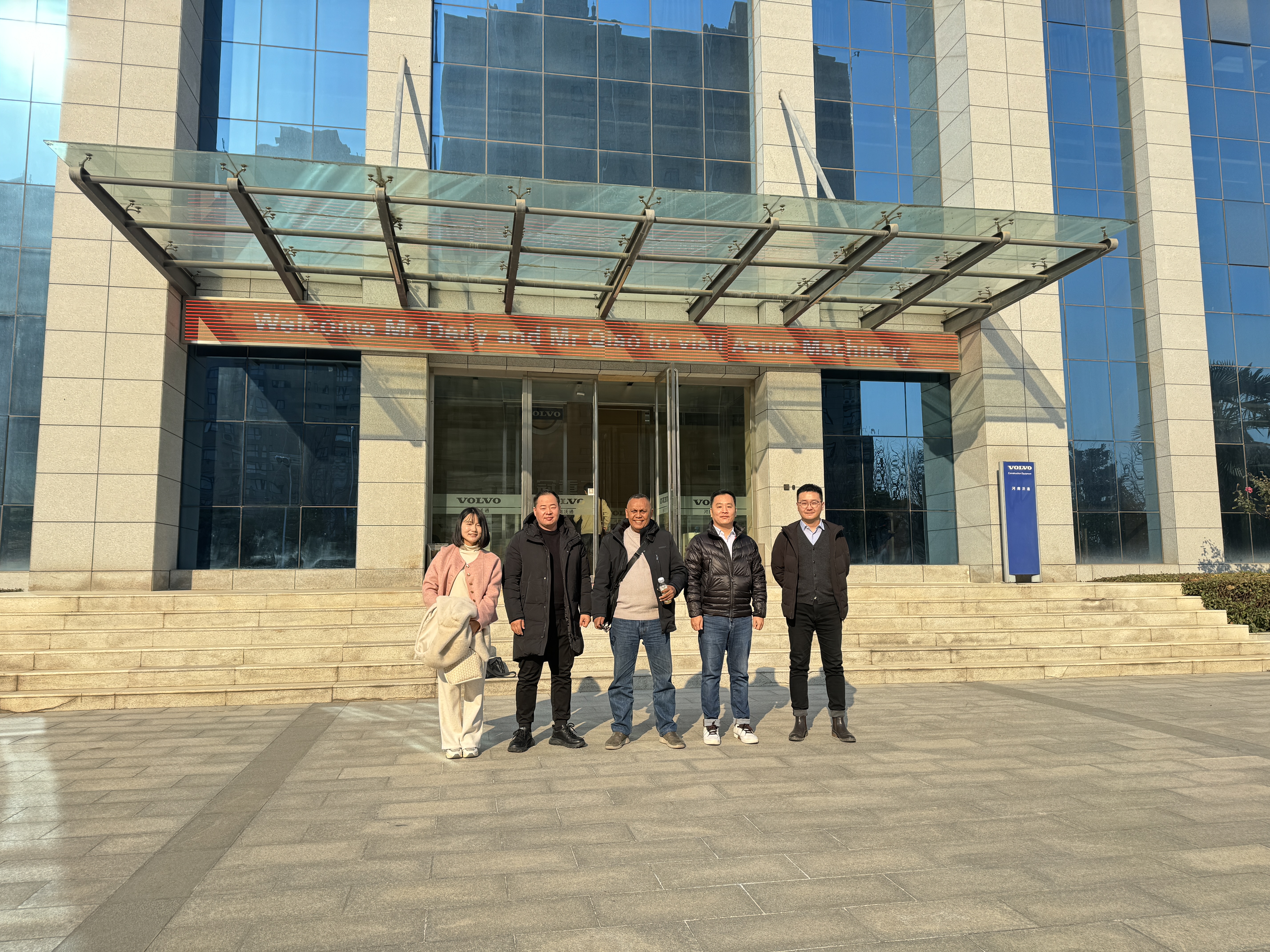 A Indonesian customer successfully placed an order for Komatsu excavator machines with the Henan ASURE company.