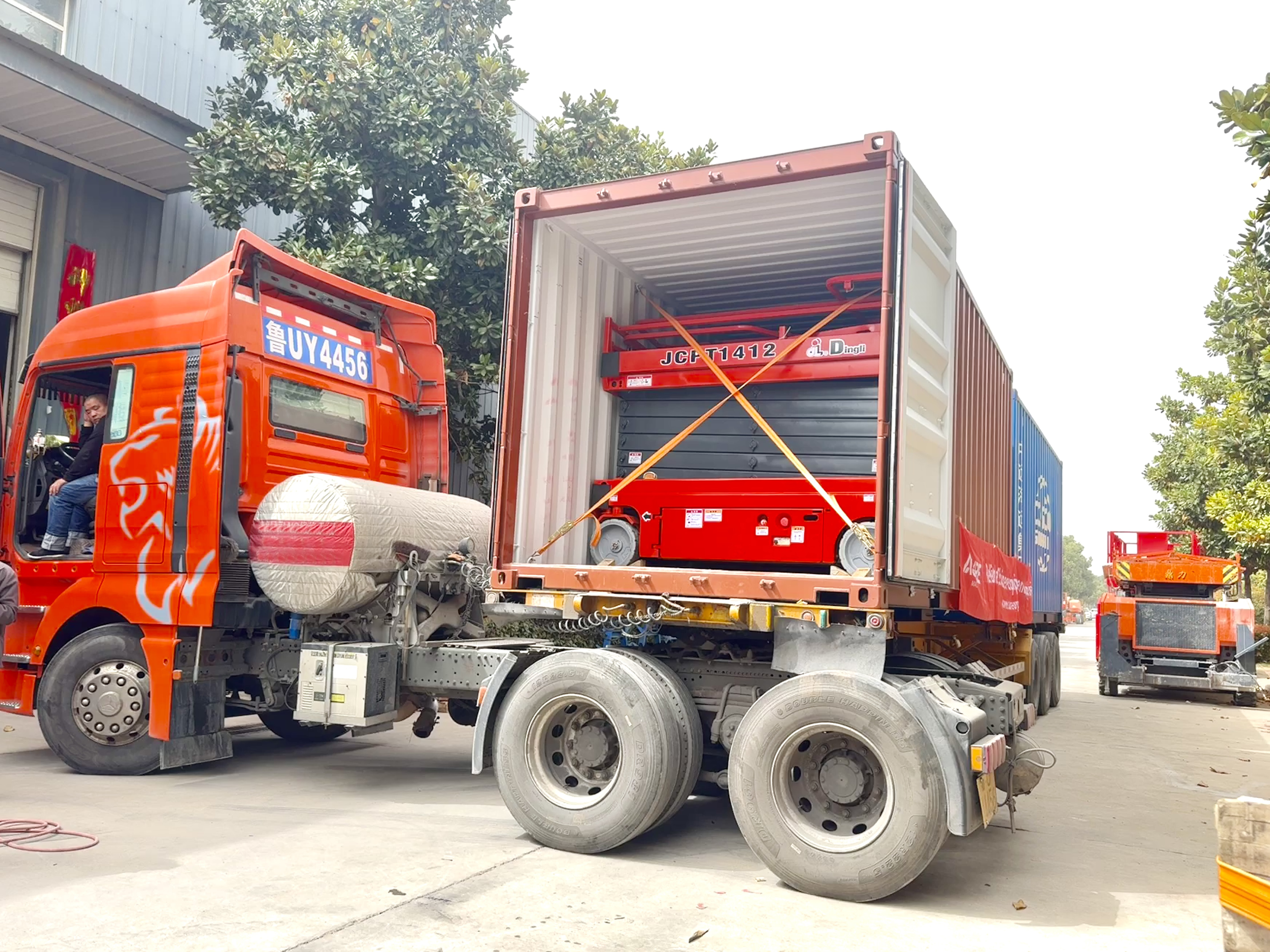 A batch of Dingli 1412 scissor lifts sets sail for Southeast Asia, and Asure Machinery provides rapid service escort!A batch of Dingli 1412 scissor lifts sets sail for Southeast Asia, and Asure Machin